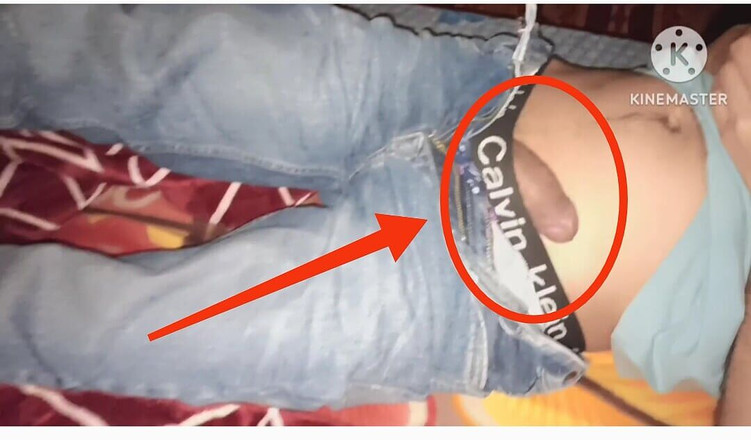 Desi__Panda: 私のストレートの友達、朝勃起、大きなノンスターのチンポ、初めて手で彼に手コキをした