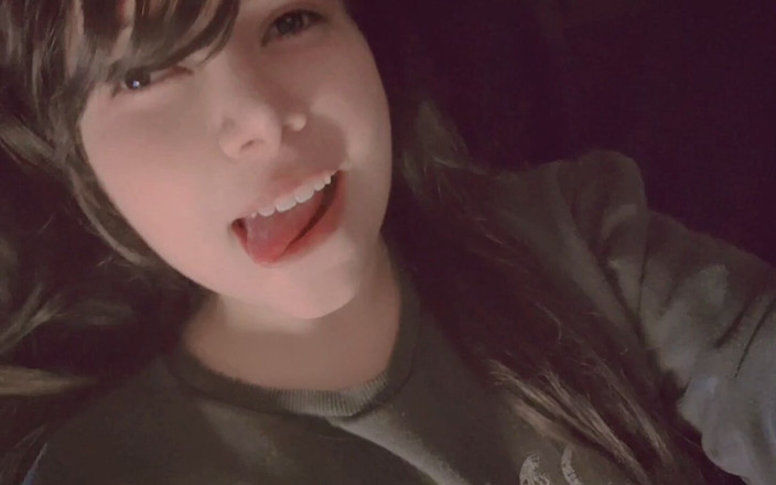 Hana Lily: Real Amateur Girl Shows off Her Sweet Body and Masturbates