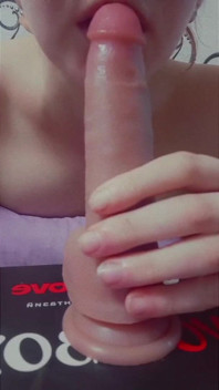 Představ si, jak kouřím tvého velkého ptáka a Ty se na mě vystříkáš