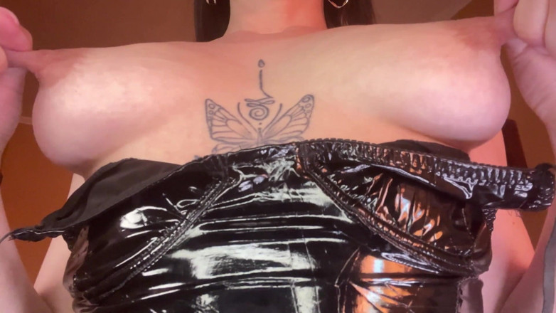 Kristi Ren: Joeeah... Připravena na výstřik ze svorky bič a bradavky
