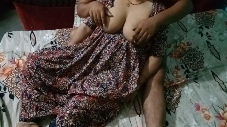 Manjushukla: Bhabhi yang sangat cantik berkongkek dengan suaminya