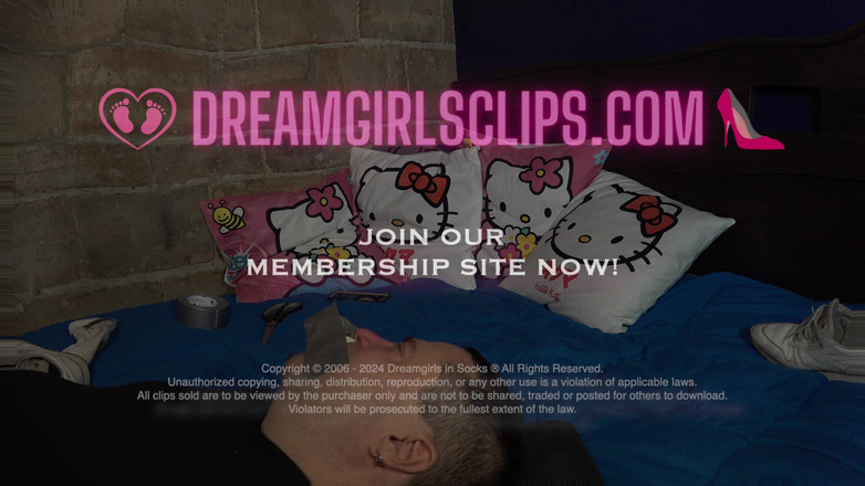 Dreamgirls Clips: Laura'nın ayak kokulu meydan okuması - (çoraplı rüya kızları)