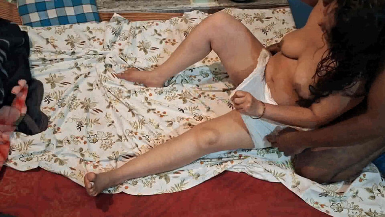 Sexy sindu: De eerste nacht van een echt stel alleen in de...