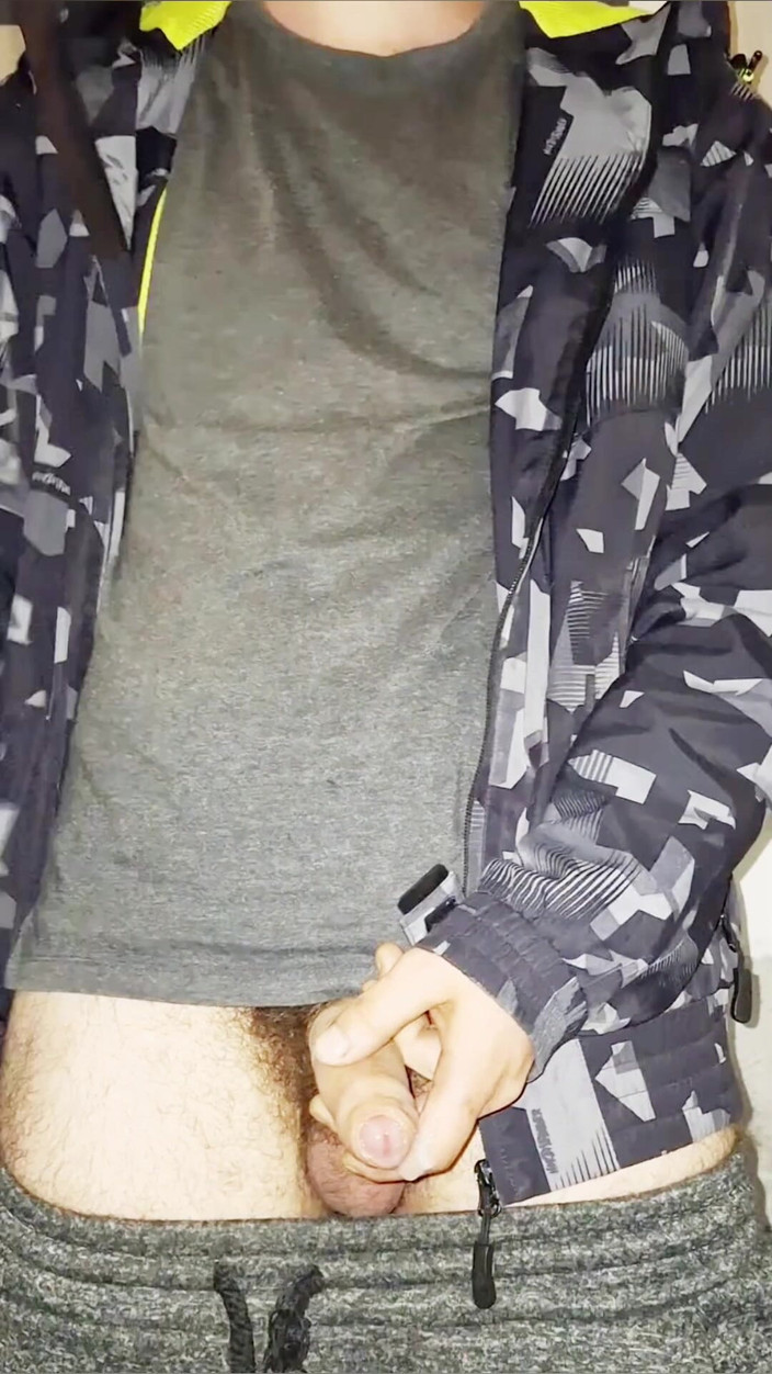 jerkofflover: Când încep să lucrez dimineața devreme, mă piș în toalete