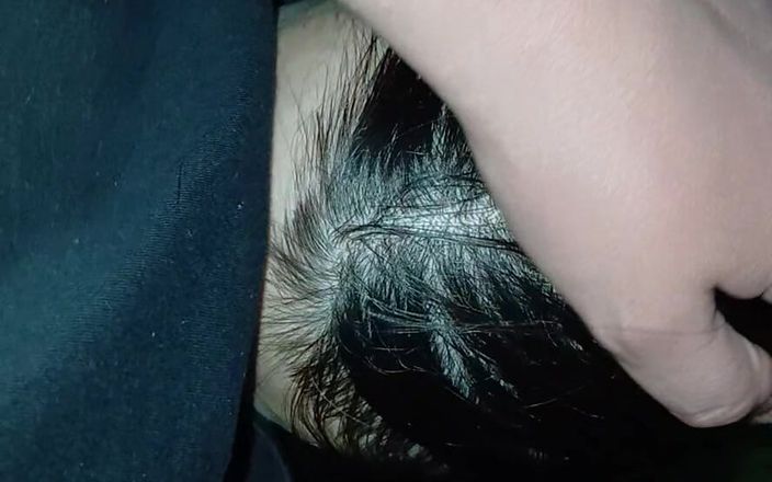 Lesbian-illusion: Hon fäst mig mot ett träd i parken och åt girigt...