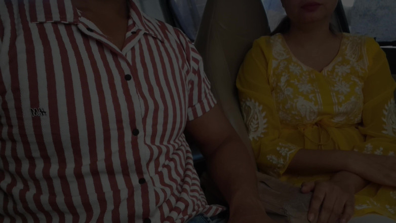 Hornycouple149: Am convins-o să-și arate țâțele în mașină în public riscant în aer liber