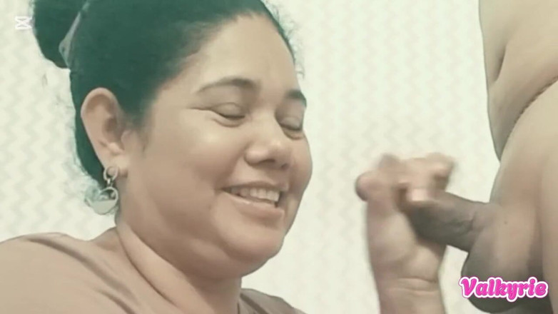 Valkyrieandluigy: Ragazza carina che succhia una deliziosa gola profonda