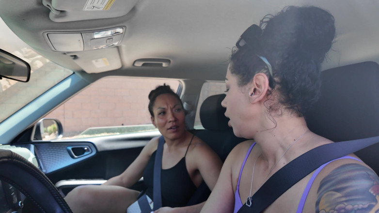 Eddie Jaye: Deux randonneurs auto-stoppeuses sexy, sur leur chance