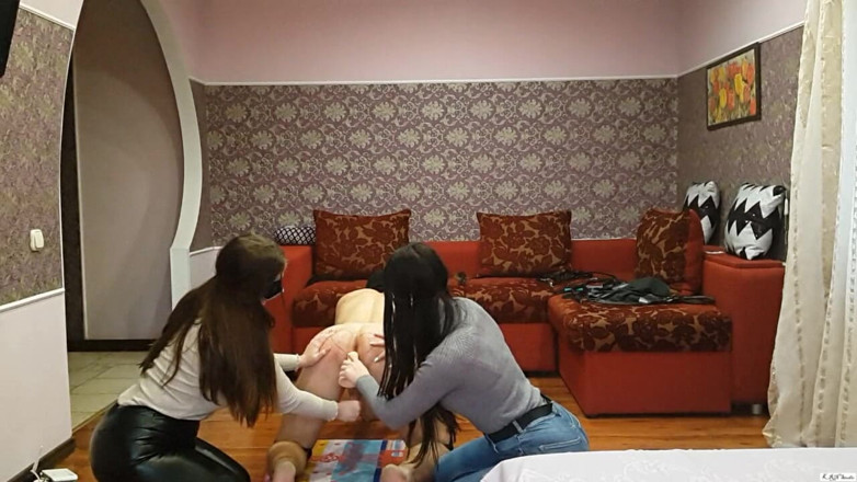 KRNStudio: FFM session #33 a slave for the students Face sitting and...