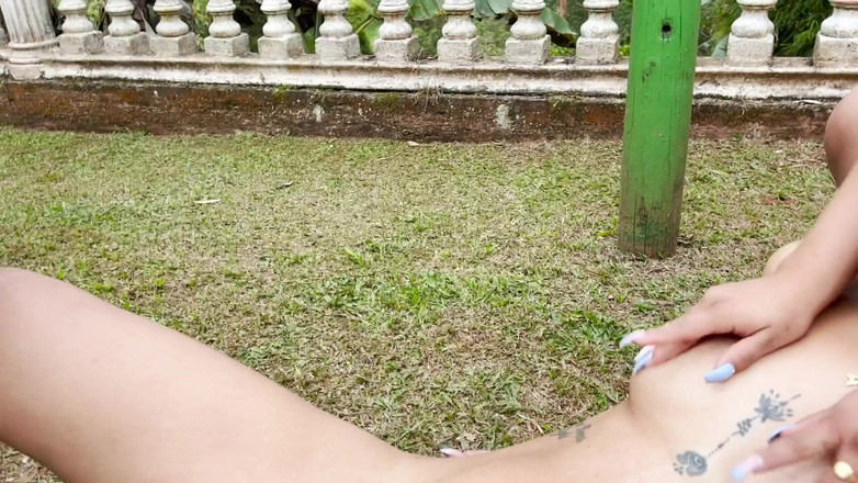 Naty Delgado: Venkovní cvičení končí dokonalou trojkou s mými mladými přáteli! Naty...