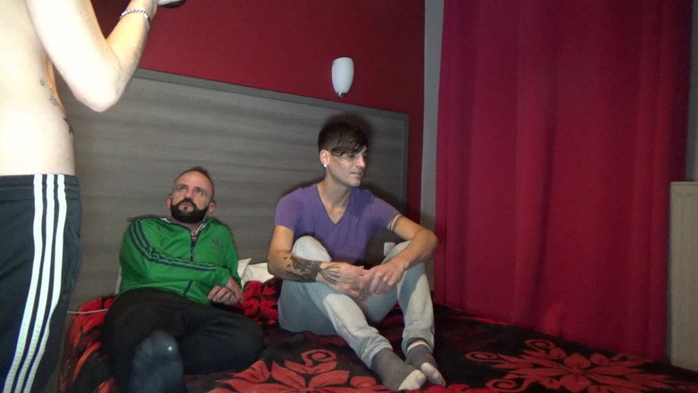 Gaybareback: Webcam con scopata senza preservativo nella camera d'albergo