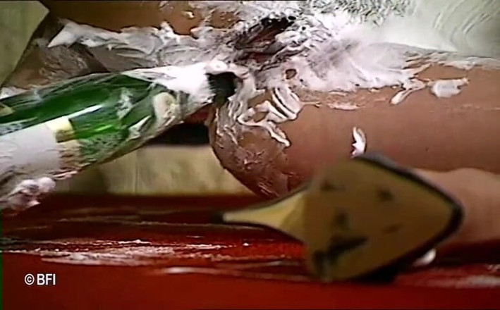 Endless Desire Playground: splendida bottiglia di champaign shove milf nella sua figa cremosa