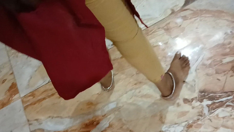 Apple Porn: Prima dată desi frumoasă cu un străin în aer liber