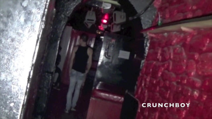 Crunch Boy: Twink rucha prostego młodego kolesia na zapleczu