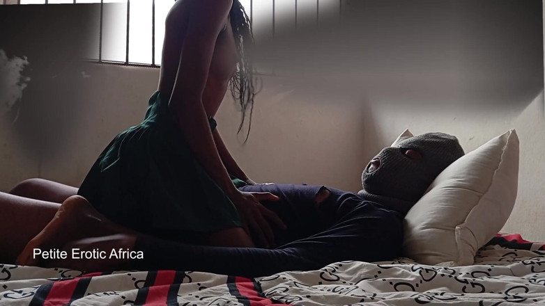 Petite Erotic Africa: sanvli kamsin matalab savaari