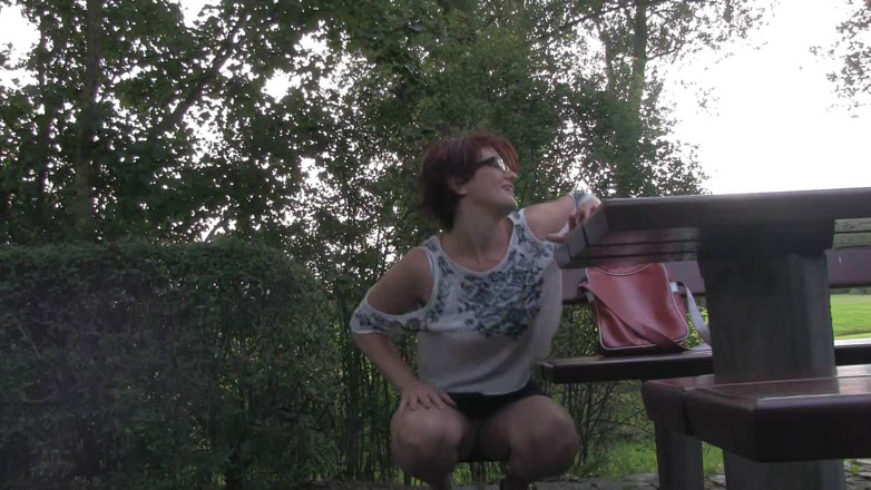 Popp Sylvie: เย็ดเร็วกลางถนน