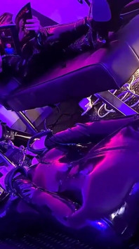 Gimp bị phớt lờ trên cái máy làm tình