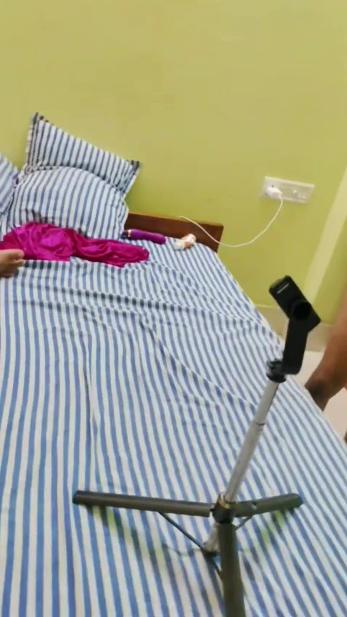 Cute Priya studio: Быстрое время секса в тройничке, видео