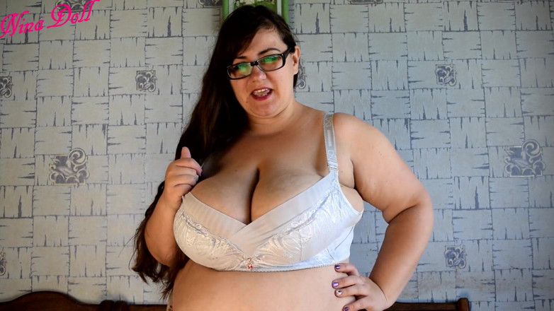 Nina Doll: 继母需要我的男孩就在这个乳沟里