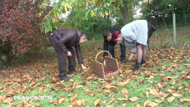 Girls Bang: O curvă roșcată dolofană destul de tânără este penetrată dublu și...