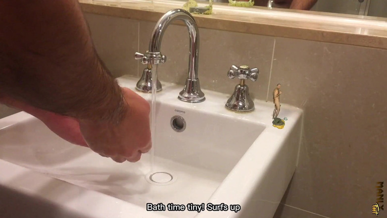 Manlyfoot: Pequeño show de striptease pequeño! - Micro humanos se desnuda y...