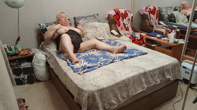 Zona901: Nachbarin streichelt sich selbst und große muschi