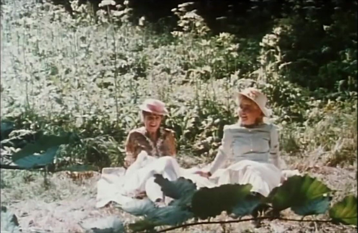 XTime Vod: Futai în trei cu pizdă păroasă retro în dormitor