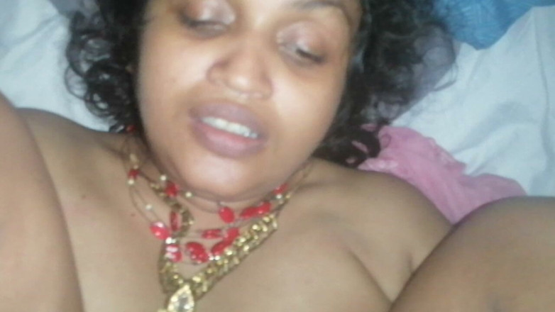 Tina Baby: Desi Bhabhi złapany Husbanf rucha się z sekretarzem biura, więc...