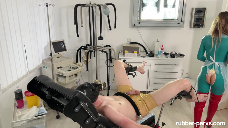 Rubber pervs: rabar klinik se kisse: Davina Dust poora ilaaj deti hai...