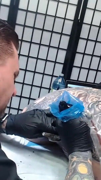 Kontgat 4,5 uur laten tatoeëren