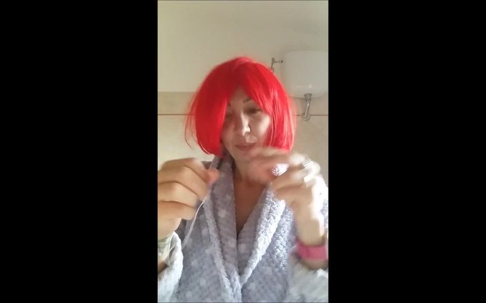 savannahamatoriale: Seksi kız dişlerini yıkıyor