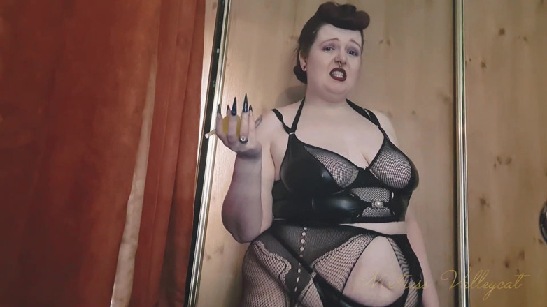 Mxtress Valleycat: Goth queen zerstört deine eier