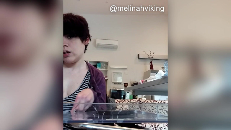 Melinah Viking: मेरे साथ घर पर लंड हिलाना