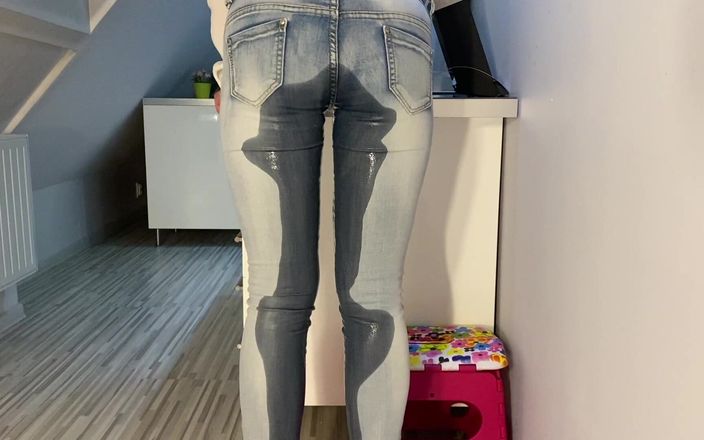Aqua Pola: Verzweifeltes pinkeln in jeans und in meinen mund