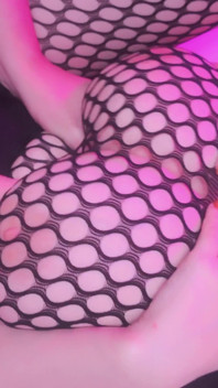Kan inte få nog av att agera som en sexdocka - Lilykoti