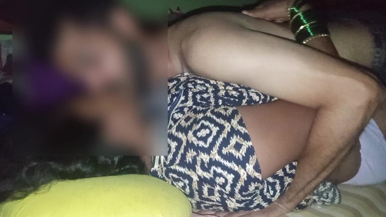 Harder299: Moja żona Desi nawet nie pozwala mi iść na łóżko. Liżę cipkę...