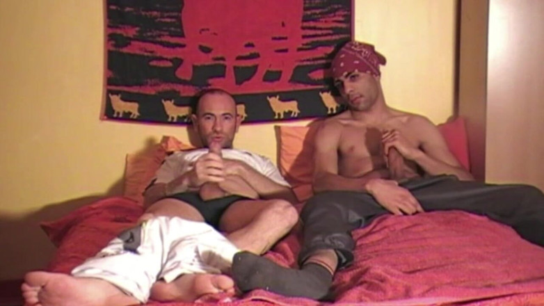Gaybareback: Мастурбувати з моїм бродячим другом арабом