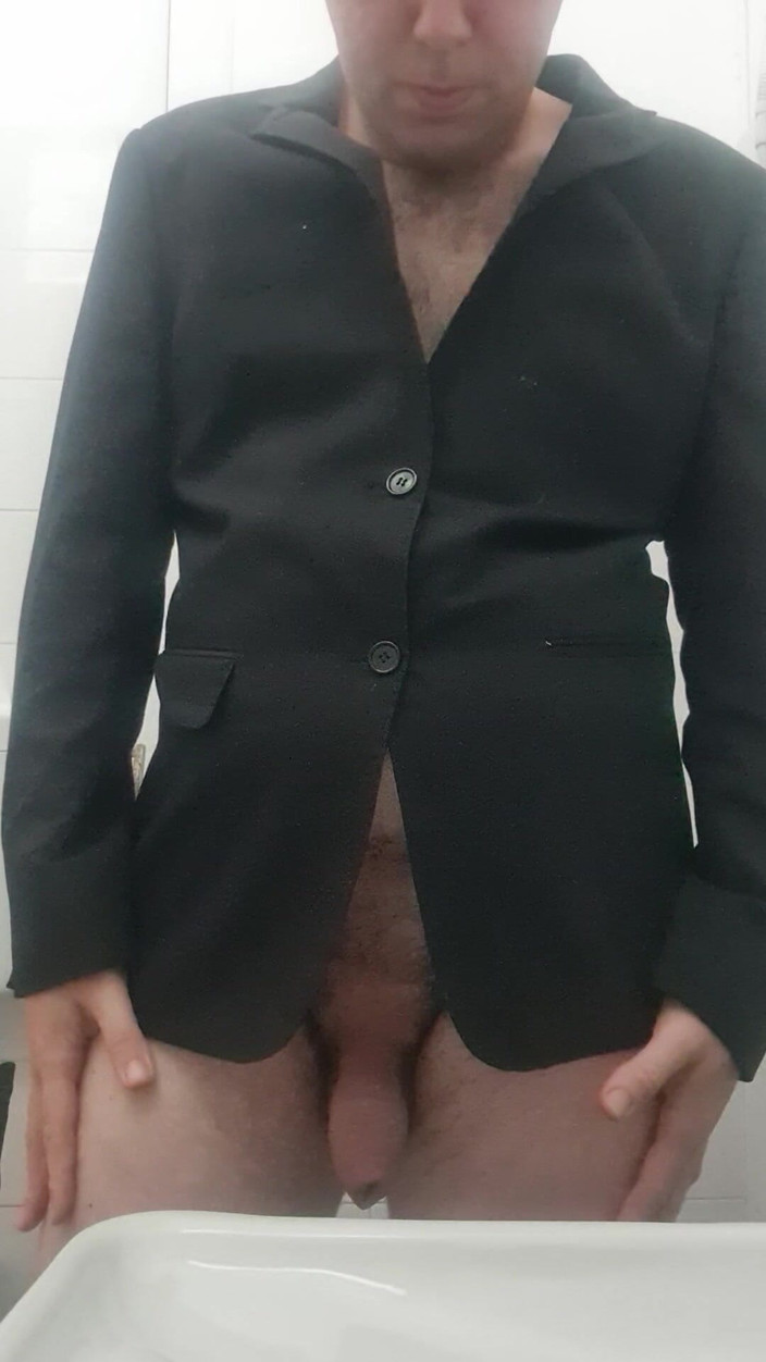 Mirko2589: Ganz nackt mit einer eleganten Jacke