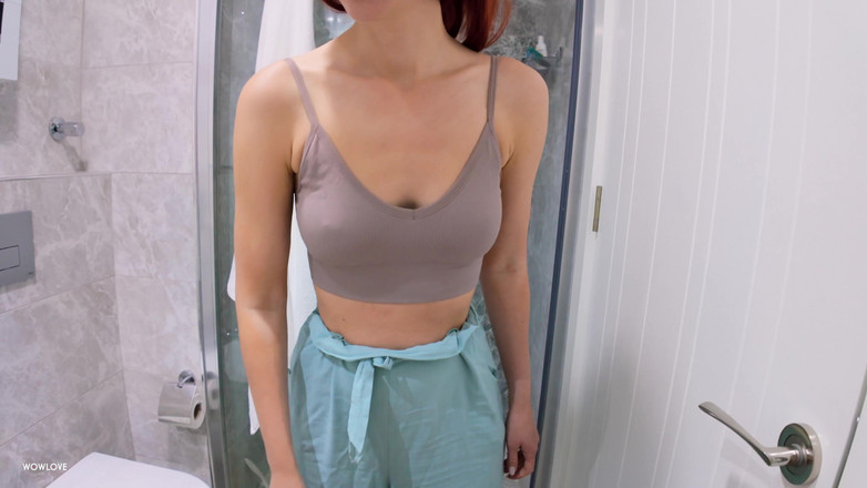 wowlove: बाथरूम की सफाई करते समय मेरी हॉट सौतेली मम्मी को दुर्घटना से चोदा