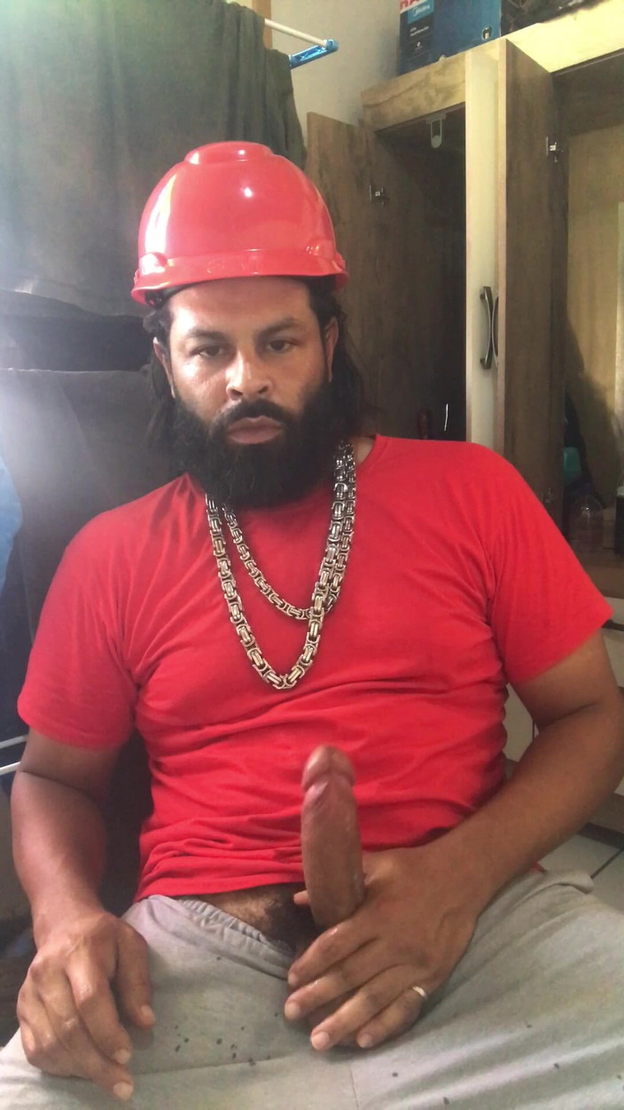 i7Bernard: Topi keledar dan segi empat sama.