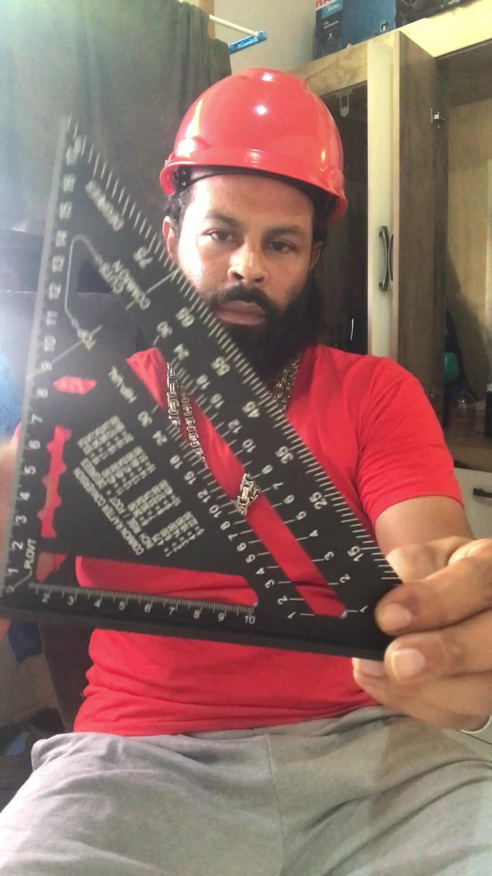 i7Bernard: 헬멧과 네모나.