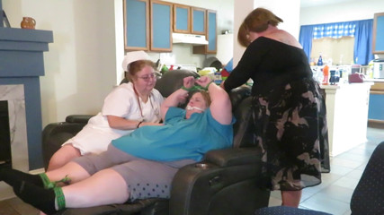 BBW nurse Vicki adventures with friends: Ssbbw damsel is preyed on my 2 BBWs