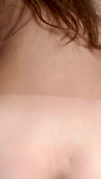 Sexy brunetka jezdí na péru a dostane anální creampie do těsného zadku