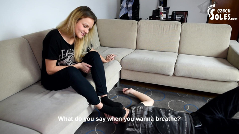 Czech Soles - foot fetish content: Tanrıça Megan ve kokan çorapları ve ayakları