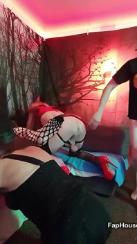 Sexy halloween orgia a quattro parte 1 con 2 ragazze trans e coppia matura