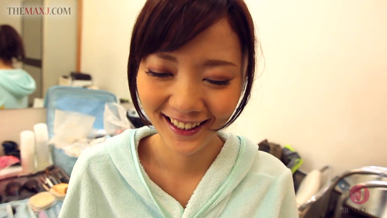 Asian happy ending: Lovely Asian teen sprayed on her face - Part 2