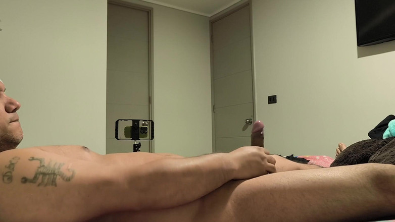 Danny studio: Me masturbé bien antes de que mi pareja me vio