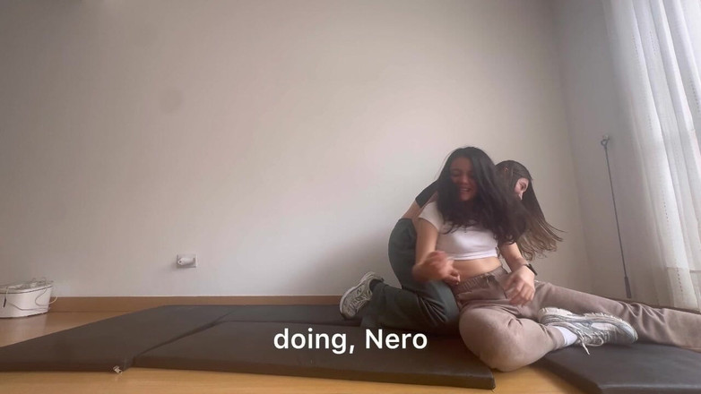 scarlettandc: 女子摔跤与女同性恋游戏