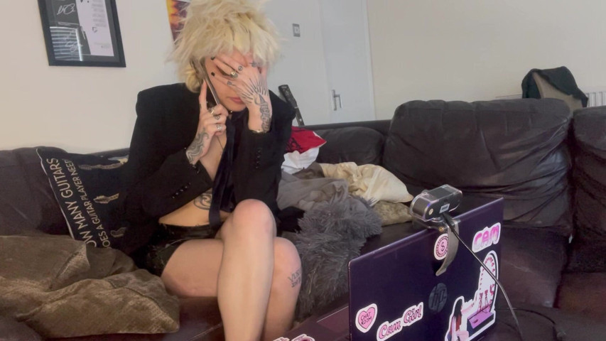 Goth ha un mal di cuore e si fa fare la rianimazione cardiopolmonare da sola (Glitterqueen1999) Goth Has a Heart Pain and Self Resus Cpr (Glitterqueen1999)