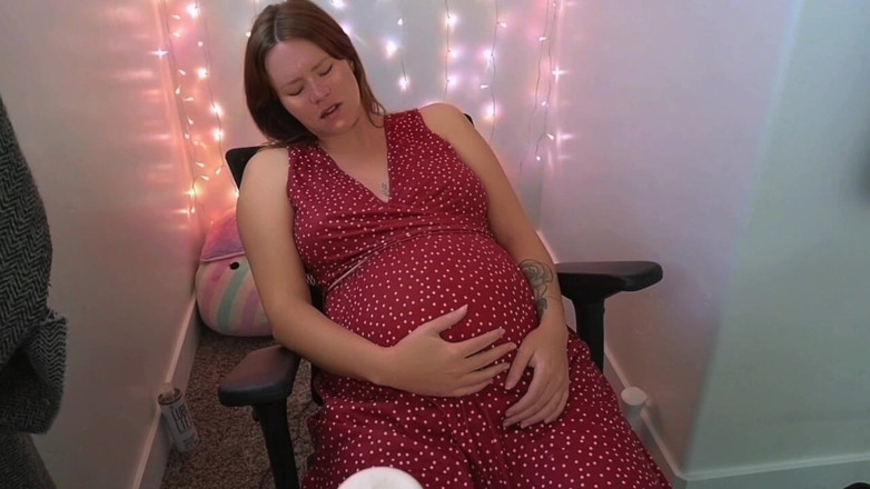 Cassie Curves: An Alien Got Me Pregnant